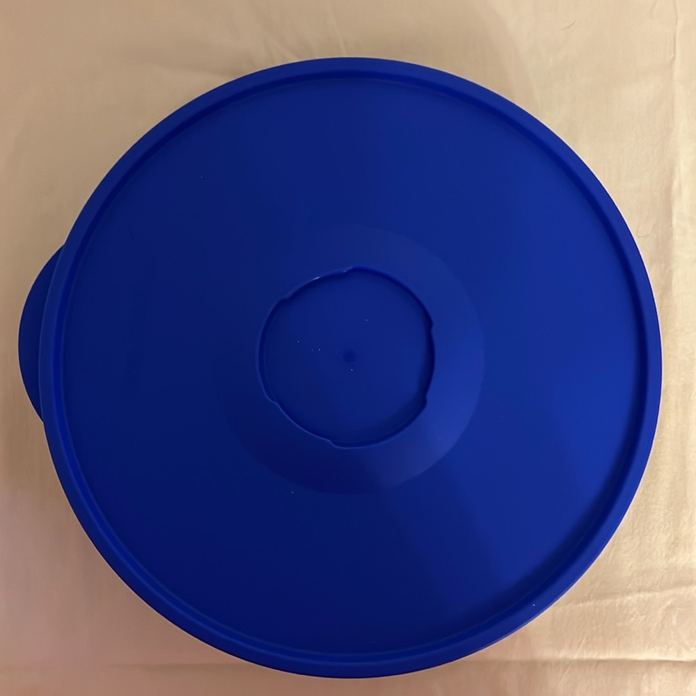 NEW Tupperware Bowl - Picture 5 of 7